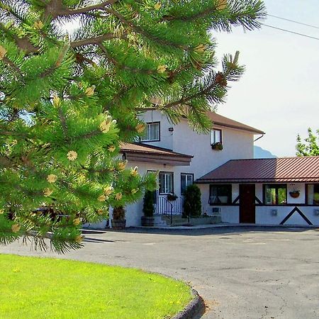 Bavarian Orchard Motel Creston Exterior foto